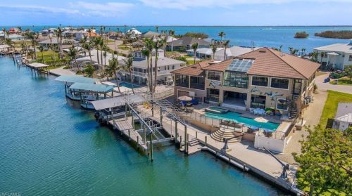 3806 San Carlos Dr, Saint James City, FL 33956-2202