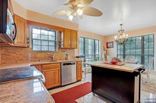 97 Suleski Ct, Mahwah NJ  07430-2961 exterior