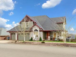 2676 Mt Hood Dr, Mcminnville, OR 97128-5482