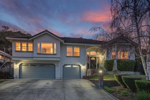 1710 Mantelli Dr, Gilroy, CA 95020-3724