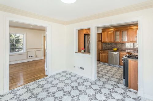 122 Opal St, Floral Park, NY 11003-4308