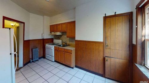 2727 Crescent St, Long Island City, NY 11102-3142