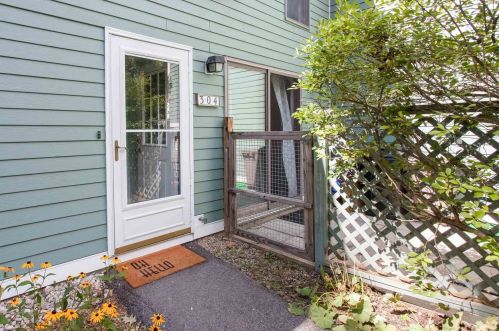 304 Piscassic St, Newmarket, NH 03857-1183