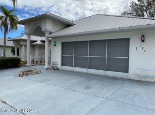 882 Majestic Ave, Sebastian FL  32958-6014 exterior