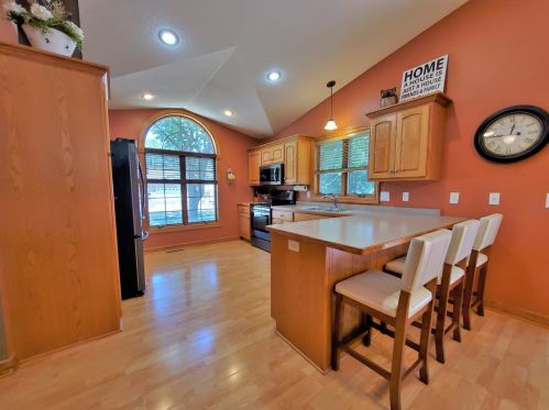 1906 Maple Ln, Saint Cloud, MN 56304-4629