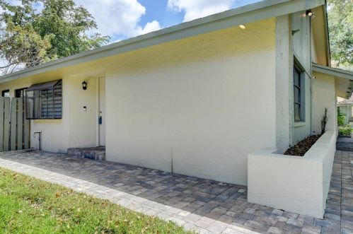4130 Palm Forest Dr, Delray Beach, FL 33445-5705