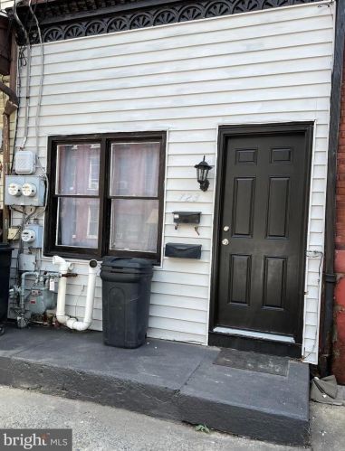 723 Market St, Primrose, PA 17901-2812