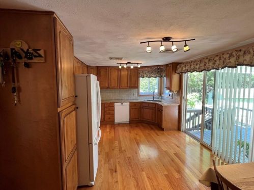 7 Hawthorne Rd, Coventry RI 02816-7630 exterior