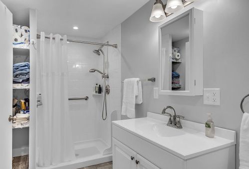 74 Millville St, Salem NH  03079-2620 exterior