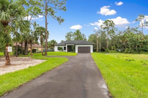 2747 6th Ave, Naples, FL 34120-4942