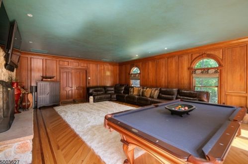 25 Wilshire Dr, Sparta NJ  07871-2841 exterior