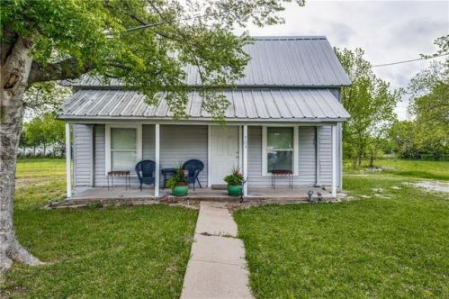 703 Pearl St, Trenton, TX 75490-3111