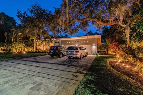 5148 31st Ave, Saint Petersburg FL  33707-5600 exterior
