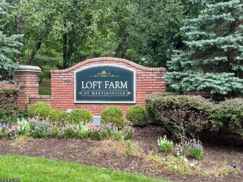 82 Loft Dr, Martinsville, NJ 08836-2255