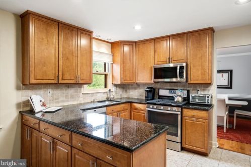 29 Winthrop Rd, Lawrence Township NJ  08648-1557 exterior