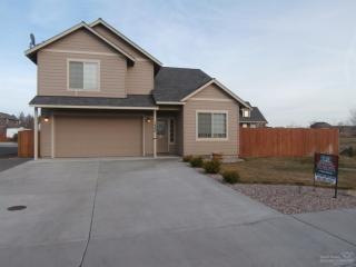 1240 17th St, Eagle Crest OR  97756-7983 exterior