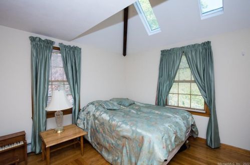 23 Carriage Dr, Wallingford CT 06492-3111 exterior