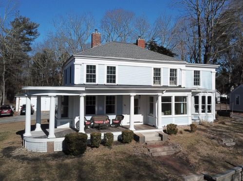 18 High St, Hopkinton, RI 02804-1406
