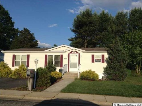 303 Farm Rd, East Freehold, NJ 07728-3407
