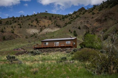 4 Saddle Ridge Rd, Corwin Springs, MT 59030-9336