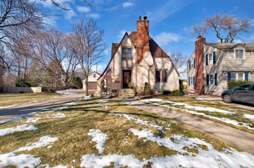 933 Delaware Ave, Saint Paul, MN 55118-1022