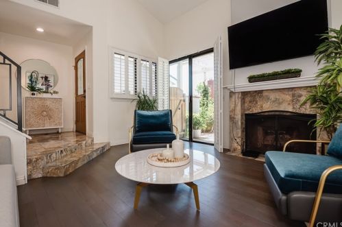 4 Bermuda Ct, Manhattan Beach CA  90266-7240 exterior