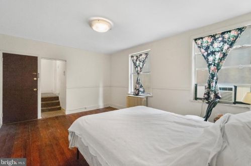 210 Carpenter St, Philadelphia PA 19146-2516 exterior