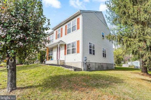 208 Buena Vista Dr, Kennett Sq PA  19348-4220 exterior