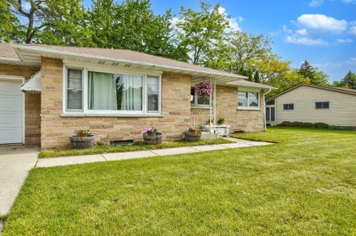 818 Hillcrest St, West Bend, WI 53095-4122