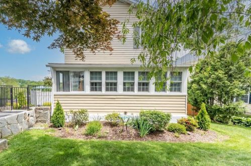 81 Entrance Way, Mahopac, NY 10541-1327
