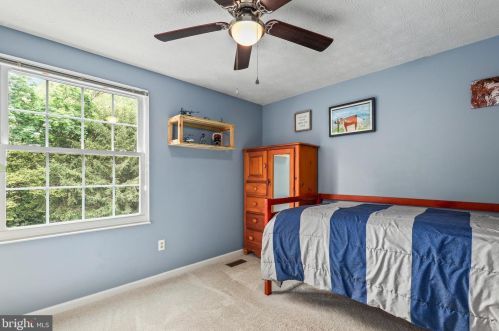 1426 Cellar Crk Way, Herndon VA  20170-2805 exterior