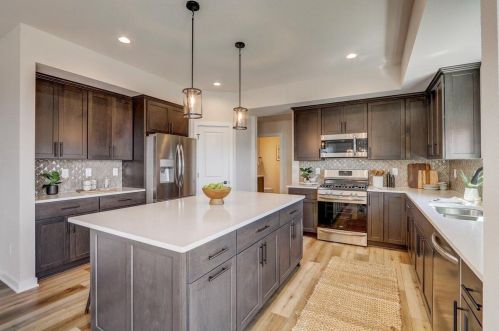 734 Stoecker Farm Ave, Mukwonago, WI 53149-8277