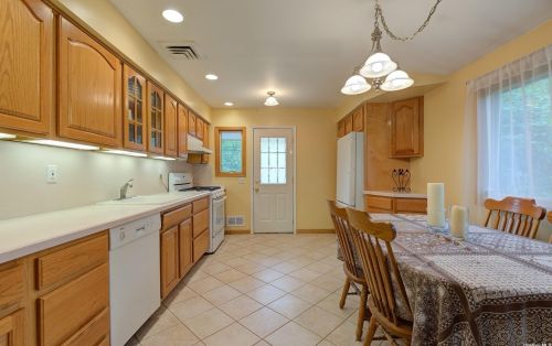 2 Candy Ln, Huntington Station NY  11746-4404 exterior