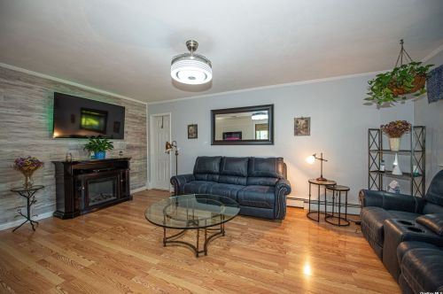 48 Sunrise Trl, Panamoka, NY 11961-2221