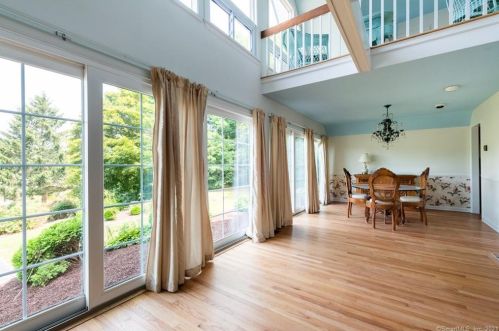 10 Baldwin Dr, Waterford CT  06385-2708 exterior