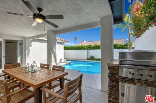 54404 Avenida Madero, La Quinta CA  92253-3620 exterior