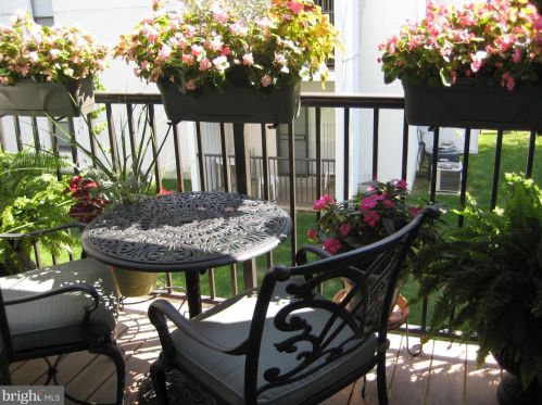 301 Byberry Rd, Philadelphia PA  19116-1947 exterior