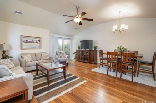 19032 Avenue Of The Oaks, Santa Clarita CA  91321-1444 exterior