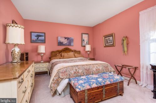 6529 Baywood Dr, Harrisburg PA 17111-6894 exterior