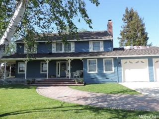 9409 Acampo Rd, Acampo, CA 95220-9715