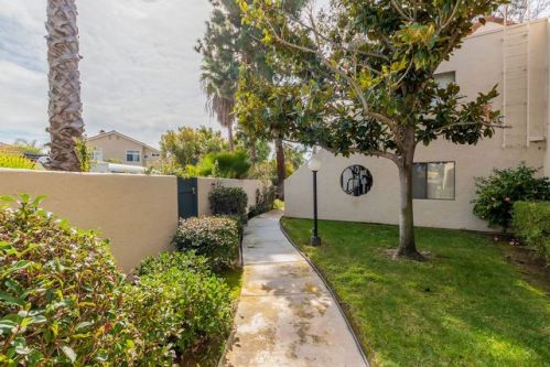 395 Melrose Dr, Vista, CA 92083-4852