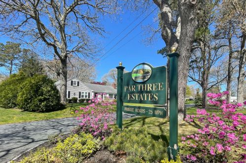 7 Out Of Bounds Dr, Yarmouth, MA 02664-2040