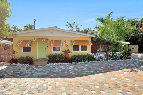 228 Fairweather Ln, Fort Myers Beach FL  33931-3227 exterior