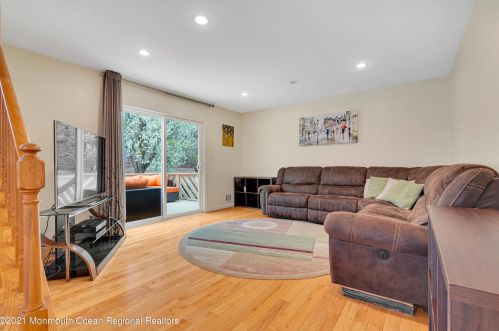 45 Enclosure Dr, Morganville NJ  07751-1807 exterior