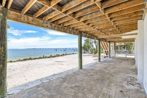 1175 Bird Ln, Sanibel FL  33957-3507 exterior