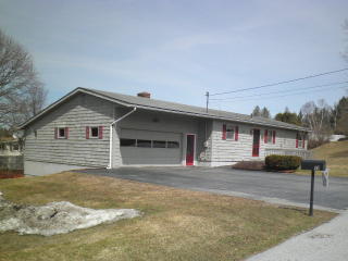 12 Philbrook St, Barre, VT 05641-9736