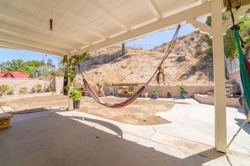 29000 Gladiolus Dr, Santa Clarita CA  91387-1828 exterior