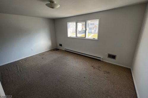 26 Robinson Dr, West Paterson NJ  07424-2929 exterior