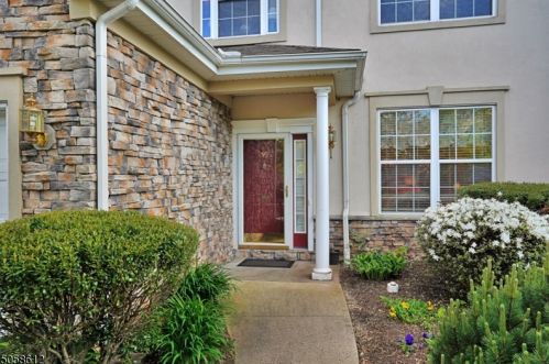 95 Ebersohl Cir, White House Station, NJ 08889-4035