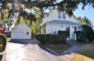 42 Farmers Ave, Bethpage, NY 11714-1309